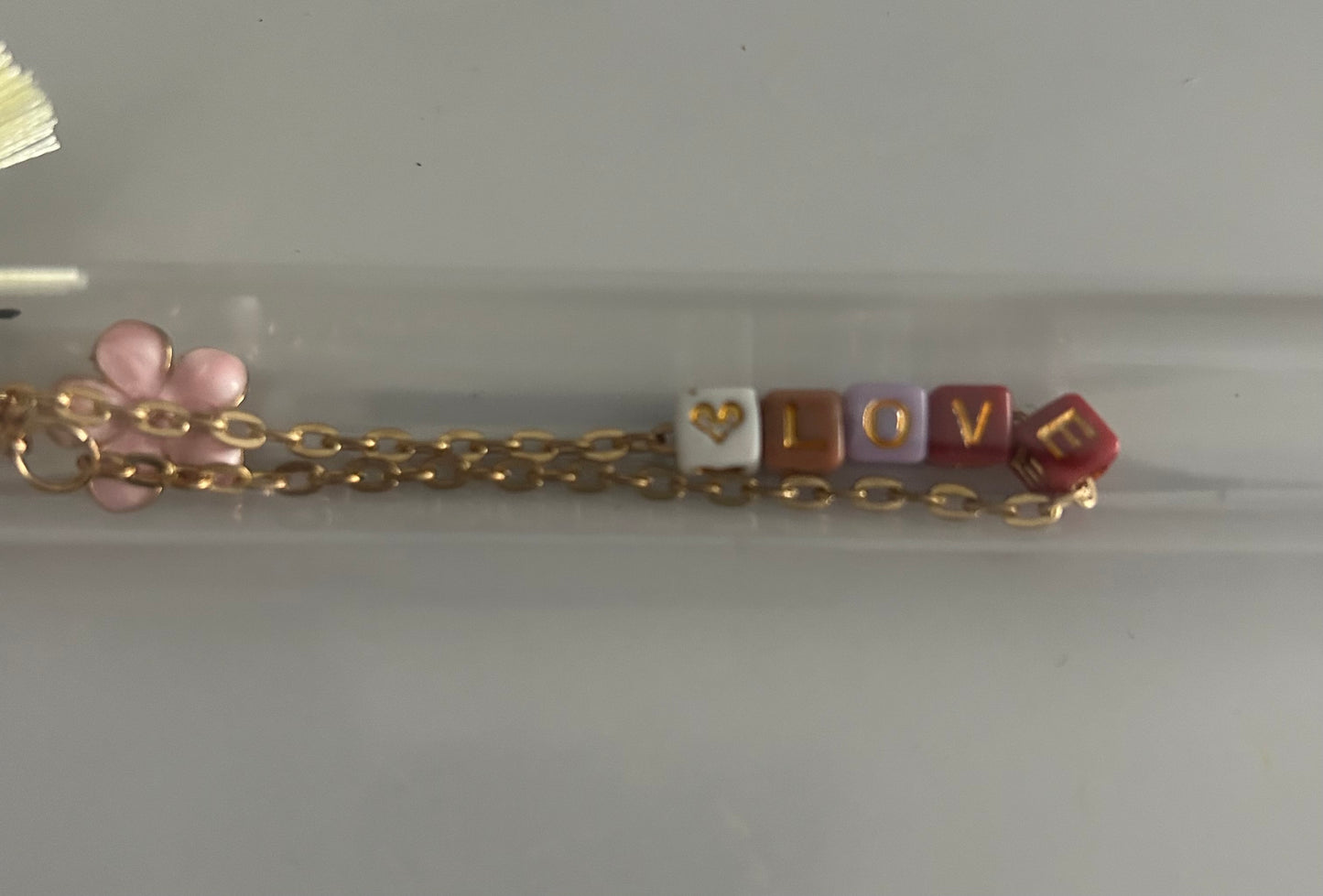 Charms dans tube
